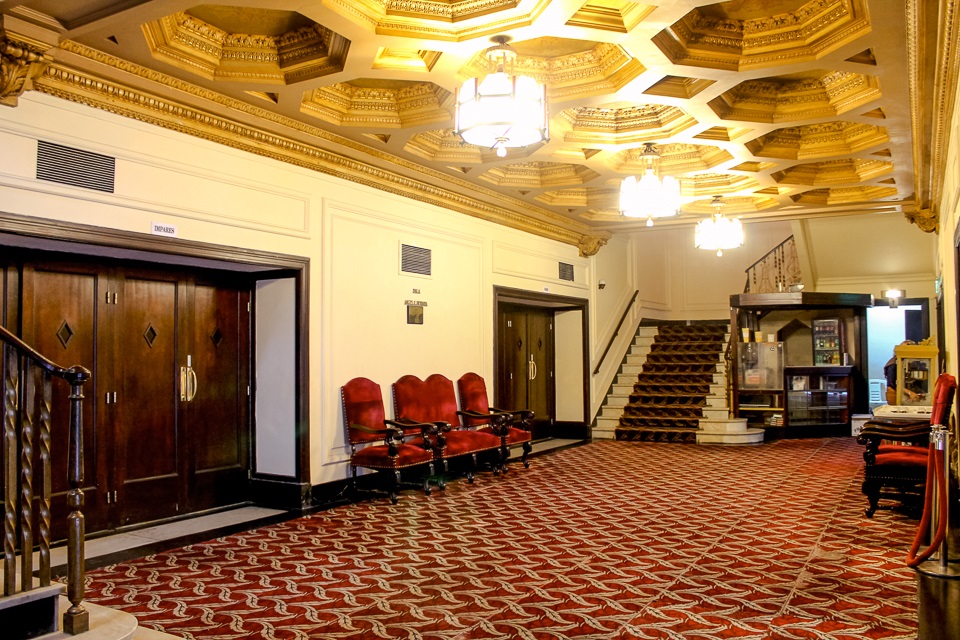 Reciclaje de Cine Metro y adaptación de cine a teatro